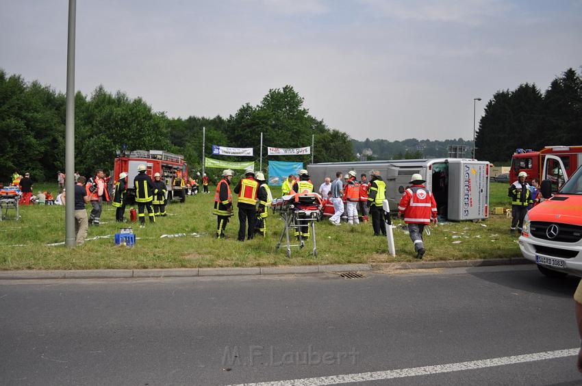 Schwerer Unfall mit Reisebus Lohmar Donrather Dreieck P011.JPG